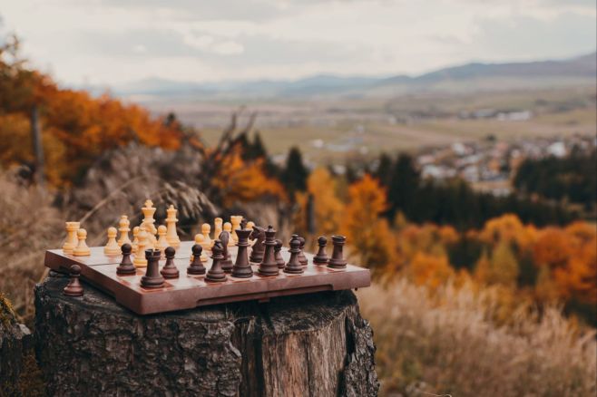 Ősz és sakk 🍂🍁 Miért ne?🧡 www.sakkuzlet.hu/magneses-sakk-keszletek/ #sakk #sakkuzlet #sakkmatt #e4e5 #chesslover